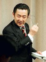 Hashimoto meets the press